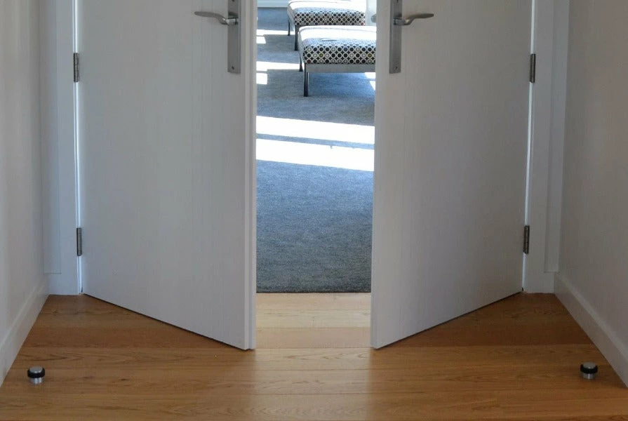 ZANDA FLOOR MOUNTED DOOR STOP 4 ZANDA FLOOR MOUNTED DOOR STOP